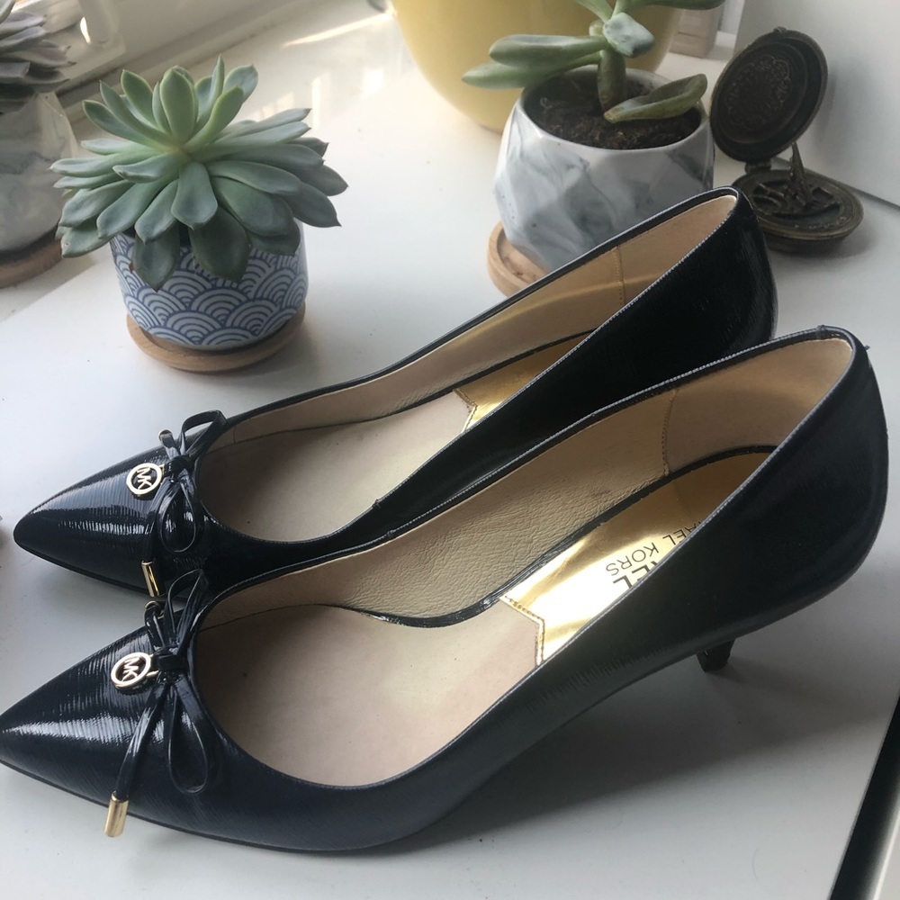 7.5 Michael Kors kitten heel, like new
